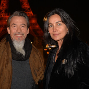 Exclusif - Florent Pagny et sa femme Azucena Caman - Backstage du concert anniversaire de la Tour Eiffel à Paris © Perusseau-Veeren/ Bestimage 
