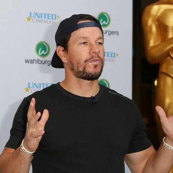 Mark Wahlberg rencontre ses partenaires et associés pour son restaurant Wahlburgers à Sydney le 15 décembre 2020. © Christopher Khoury/Australian Press Agency via ZUMA / Bestimage 