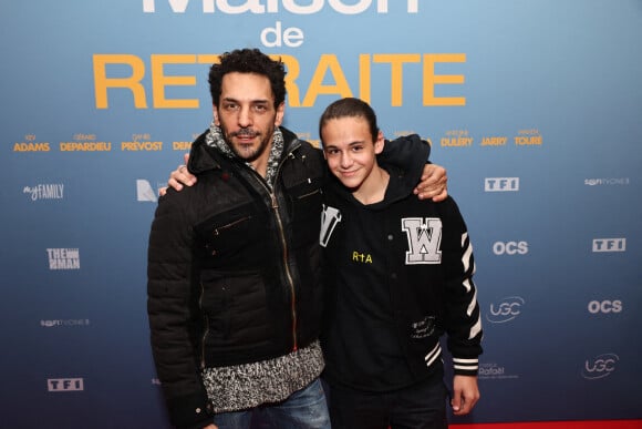 Tomer Sisley et son fils Dino à l'avant-première du film "Maison de retraite" au cinéma Le Grand Rex. Paris, le 10 Février 2022. © Rubens Hazon/Bestimage