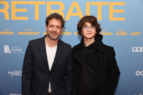 Jonathan Zaccaï et son fils Joseph à l'avant-première du film "Maison de retraite" au cinéma Le Grand Rex. Paris, le 10 Février 2022. © Rubens Hazon/Bestimage