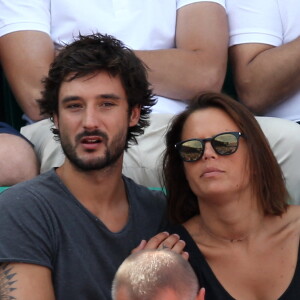 Laure Manaudou et son compagnon Jérémy Frérot (du groupe Fréro Delavega) - People dans les tribunes lors de la finale des Internationaux de tennis de Roland-Garros à Paris, le 7 juin 2015.