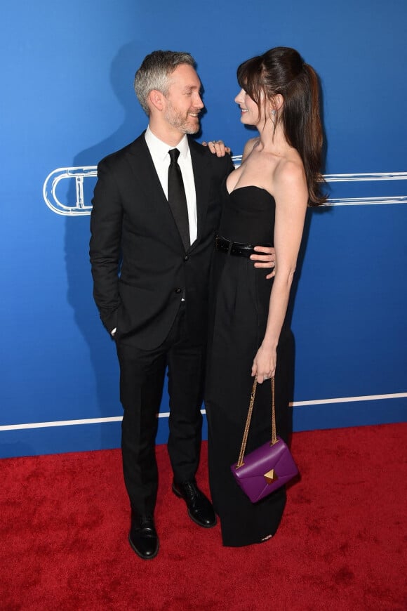 Anne Hathaway et son mari Adam Shulman assistent à l'avant-première de la comédie musicale "The Music Man" au Winter Garden Theatre à New York.