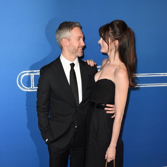 Anne Hathaway et son mari Adam Shulman assistent à l'avant-première de la comédie musicale "The Music Man" au Winter Garden Theatre à New York.