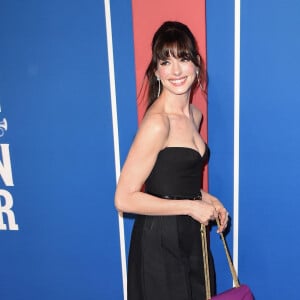 Anne Hathaway assiste à l'avant-première de la comédie musicale "The Music Man" au Winter Garden Theatre à New York le 10 février 2022.