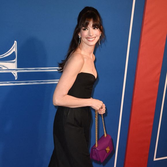 Anne Hathaway assiste à l'avant-première de la comédie musicale "The Music Man" au Winter Garden Theatre à New York le 10 février 2022.