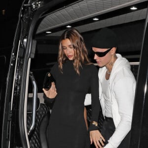 Exclusif - Justin Bieber et sa femme Hailey Baldwin Bieber arrivent au club "The Nice Guy" à Los Angeles, le 11 février 2022. 