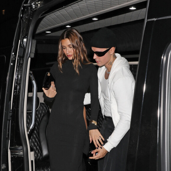 Exclusif - Justin Bieber et sa femme Hailey Baldwin Bieber arrivent au club "The Nice Guy" à Los Angeles, le 11 février 2022. 