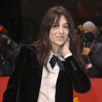 Charlotte Gainsbourg : Look glam'rock éclatant à Berlin avec Emmanuelle Béart !