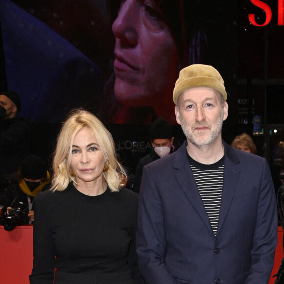 Emmanuelle Béart, Mikhael Hers et Charlotte Gainsbourg à la première du film "Les passagers de la nuit" lors de la 72ème édition du festival international du film de Berlin (La Berlinale 2022), le 13 février 2022. © Future-Image via Zuma Press/Bestimage 