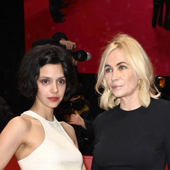 Noée Abita et Emmanuelle Béart à la première du film "Les passagers de la nuit" lors de la 72ème édition du festival international du film de Berlin (La Berlinale 2022), le 13 février 2022. © Future-Image via Zuma Press/Bestimage  Celebrities at the premiere of "Passengers of the night" during the 72nd edition of Berlin International Film Festival (Berlinale 2022). February 13th, 2022.