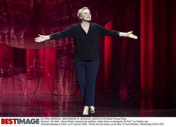 Exclusif - Muriel Robin reprend ses sketchs cultes dans le spectacle "Et Pof !" au théâtre des Champs-Elysées à Paris. Le 21 janvier 2022. © Cyril Moreau / Bestimage