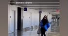 Julia Fox, "en larmes" à l'aéroport ? L'actrice interroge la véracité d'un article du Daily Mail à son sujet. Story Instagram du 14 février 2022.