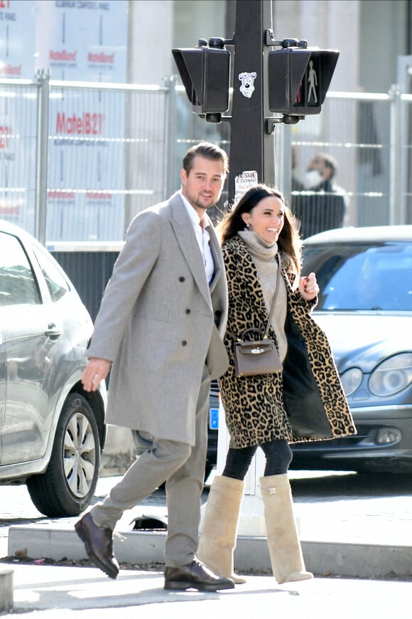 Exclusif - Capucine Anav et son compagnon Victor sont allés choisir leurs alliances pour leur futur mariage, à la bijouterie Galeries Lafayette - Royal Quartz Paris rue Royal à Paris, France, le 7 février 2022.