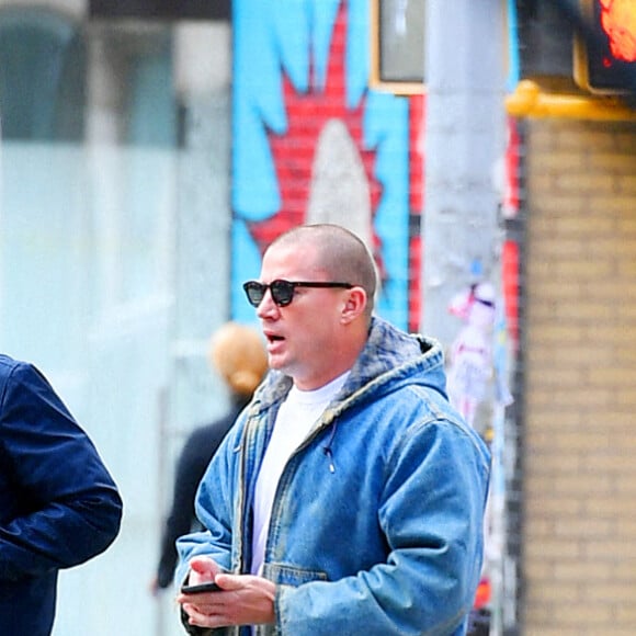 Exclusif - Channing Tatum a déjeuné avec le réalisateur Bennett Miller au restaurant Balthazar à New York le 28 octobre 2021. 