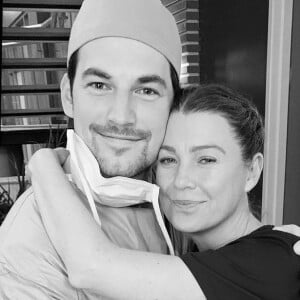 Giacomo Gianniotti (Andrew DeLuca) et Ellen Pompeo (Meredith Grey) sur le tournage de Grey's Anatomy
