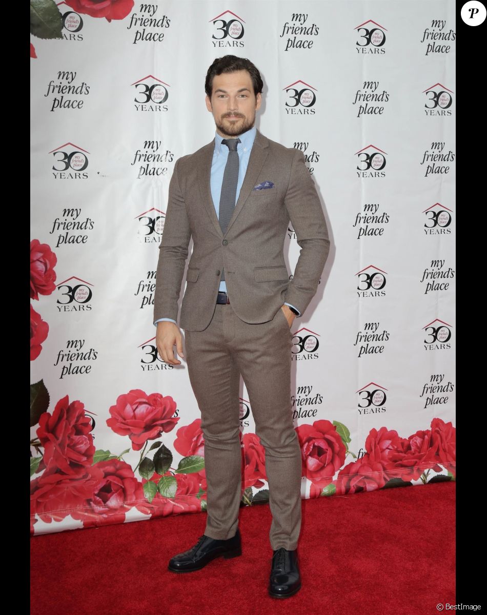 Giacomo Gianniotti au 30ème gala annual My Friend's Place au Hollywood Palladium à Los Angeles, le 7 avril 2018