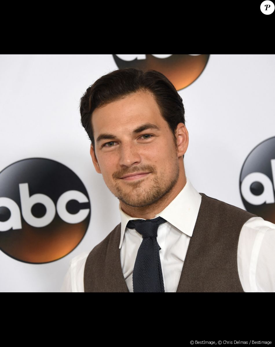 Giacomo Gianniotti - Les célébrités arrivent à la soirée ABC à Beverly Hills le 6 aout 2017. © Chris Delmas / Bestimage
