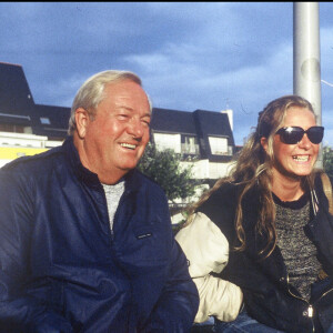 Jean-Marie Le Pen avec sa fille Marine à la Trinité-sur-mer en 1987