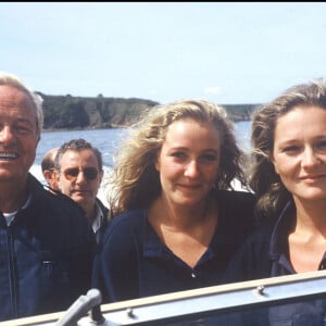 Jean-Marie Le Pen avec ses filles Marine et Marie-Caroline à la Trinité-sur-mer en 1987