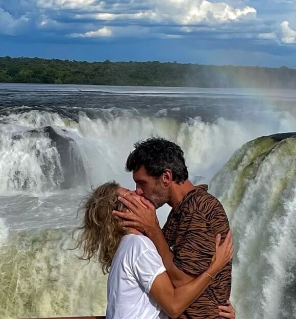 Karin Viard et son compagnon Manuel Herrero sur Instagram. Le 16 janvier 2022.