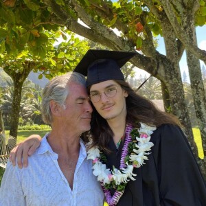 Pierce Brosnan aime faire des jolies déclarations à sa femme Keely et à ses fils sur Instagram.