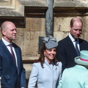 Le prince Harry, duc de Sussex, Zara Tindall, Mike Tindall, le prince William, duc de Cambridge, et Catherine (Kate) Middleton, duchesse de Cambridge, le prince Andrew, duc d'York et la reine Elisabeth II d'Angleterre, arrivent pour assister à la messe de Pâques à la chapelle Saint-Georges du château de Windsor, le 21 avril 2119. 