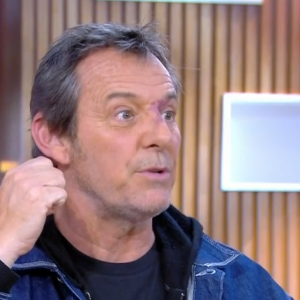 Jean-Luc Reichmann raconte sur le plateau de C à Vous comment Alain Delon l'a mis en garde pour protéger sa femme Nathalie au début de leur relation