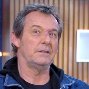 Jean-Luc Reichmann raconte sur le plateau de C à Vous comment Alain Delon l'a mis en garde pour protéger sa femme Nathalie au début de leur relation