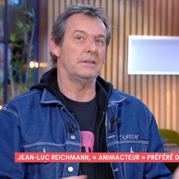 Jean-Luc Reichmann raconte sur le plateau de C à Vous comment Alain Delon l'a mis en garde pour protéger sa femme Nathalie au début de leur relation