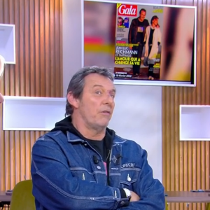 Jean-Luc Reichmann raconte sur le plateau de C à Vous comment Alain Delon l'a mis en garde pour protéger sa femme Nathalie au début de leur relation