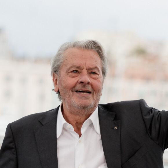 Alain Delon - Photocall de la Palme d'or d'honneur à Alain Delon lors du 72ème Festival International du film de Cannes. Le 19 mai 2019 © Jacovides-Moreau / Bestimage 