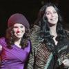 La très jolie Kristen Bell et la légendaire Cher, à l'occasion du tournage de Burlesque, à Hollywood, le 9 janvier 2010.