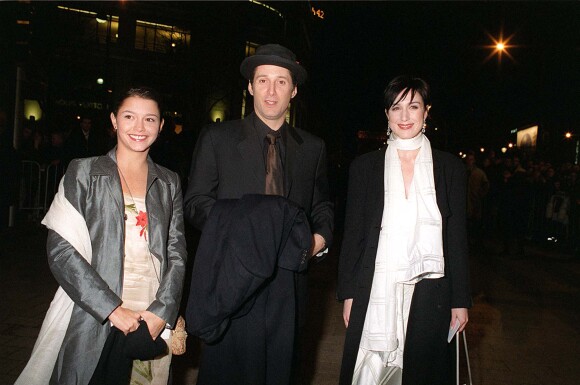 Emma de Caunes, son père Antoine de Caunes et Elsa Zylberstein aux César en 1999. 