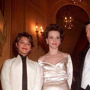 Emma de Caunes, Juliette Binoche et Antoine de Caunes au dîner des César en 1998.