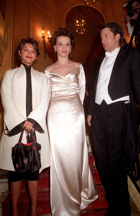 Emma de Caunes, Juliette Binoche et Antoine de Caunes au dîner des César en 1998.