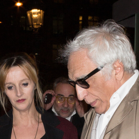 Gérard Darmon et sa femme Christine arrivent à l'avant-première du film "Chacun sa vie" au cinéma UGC Normandie à Paris, France, le 13 mars 2017. © Agence/Bestimage 