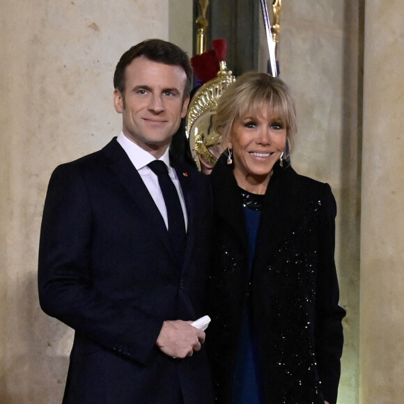 Le président Emmanuel Macron et Brigitte Macron au palais de l'Elysée à Paris © Federico Pestellini / Panoramic / Bestimage 