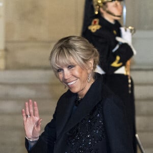 La première dame Brigitte Macron - Arrivées au dîner offert par le président de la République en l'honneur de M. Marcelo Rebelo de Sousa, Président de la République portugaise au palais de l'Elysée à Paris le 11 février 2022. © Pierre Perusseau / Bestimage 