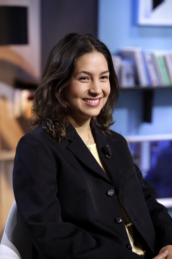 Portrait de Line Papin sur le plateau de l'émission TV "La Grande Librairie" sur France 5