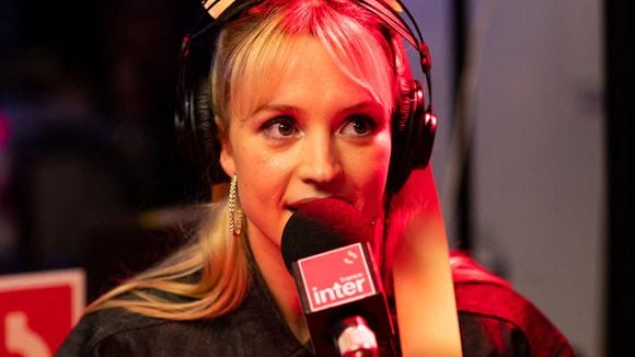 Angèle revient avec émotion sur son coming out forcé, "l'étape de trop"