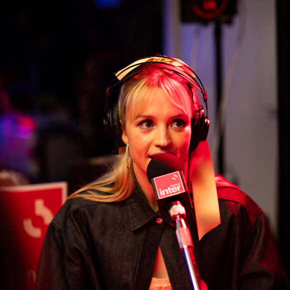 Exclusif - Angèle (Angèle Van Laeken) en backstage lors la 37ème cérémonie des Victoires de la musique à la Seine musicale de Boulogne-Billancourt, le 11 février 2022. © Tiziano Da Silva / Cyril Moreau / Bestimage