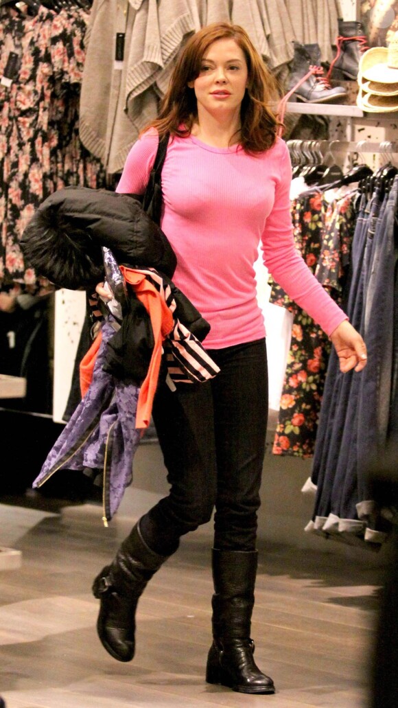 Rose McGowan faisant du shopping à New York, le 10 janvier 2010