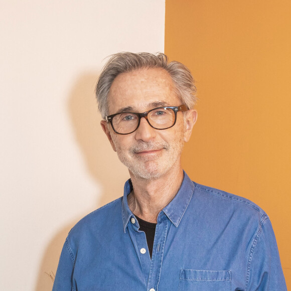 Exclusif - Thierry Lhermitte - Backstage de l'enregistrement de l'émission "On est presque en direct" (OEED), présentée par L.Ruquier, et diffusée sur France 2 le 28 novembre 2020 © Jack Tribeca / Bestimage 