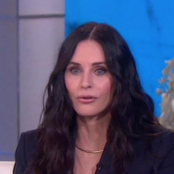 Ellen DeGeneres célèbre son 64ème anniversaire lors de son émission avec Courteney Cox et Chris Martin de Coldplay comme invités le 26 janvier 2022. 