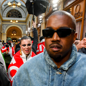 Kanye West (Ye) à la sortie du défilé Homme Kenzo automne-hiver 2022/2023 au Galerie Vivienne dans le cadre de la Fashion Week de Paris, France, le 23 janvier 2022. © Veeren-Clovis/Bestimage