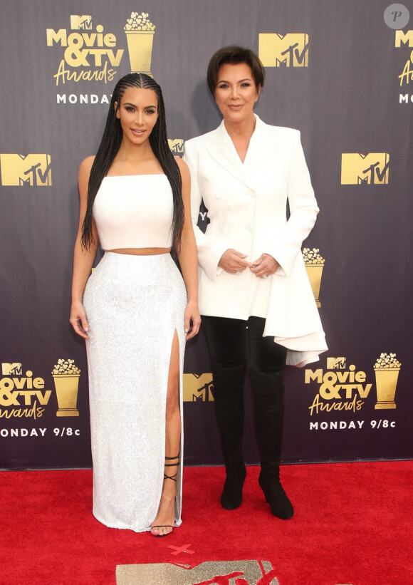 Kim Kardashian West et sa mère Kris Jenner - Les célébrités posent lors du photocall de la soirée des "MTV Movie And TV Awards" à Santa Monica le 16 juin 2018. 