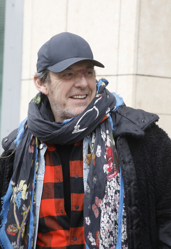 Exclusif - Jean-Luc Reichmann à sa sortie d'un enregistrement radio dans les studios RTL à Paris, France.