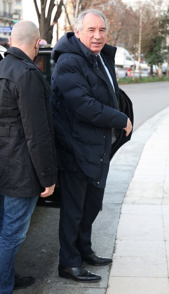 Exclusif - François Bayrou arrive devant les studios de Radio France à Paris (16ème), le 25 février 2021.