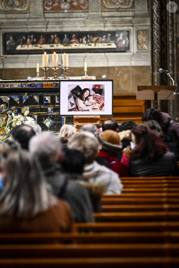 Un rassemblement religieux a lieu à la cathédrale d'Albi, France, le 8 janvier 2022, à l'initiative de la soeur et d'une amie de Delphine Jubillar.