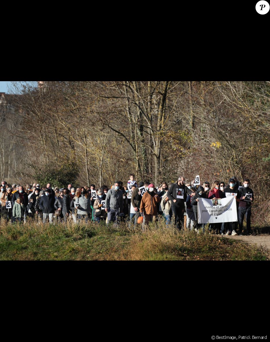 La famille et les proches se sont réunis pour une marche blanche en hommage à Delphine Jubillar, l'infirmière de 33 ans, disparue il y a un an, à Cagnac-les-Mines. Le 19 décembre 2021